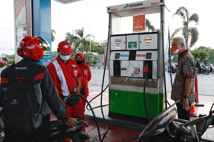 Sidak SPBU, Ganjar Pastikan Stok BBM di Jateng Aman
