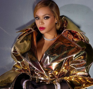 Memukau! Gaya Beyoncé Pakai Koleksi Tiffany & Co. Bertajuk 'Lose Yourself in Love'