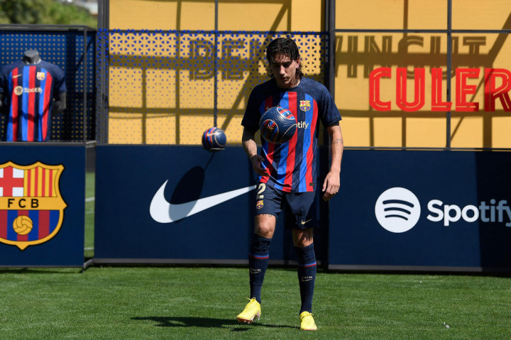 Foto Terpopuler: Barca Resmi Perkenalkan Bellerin dan Alonso hingga KPK Kembali Operasikan Bus Antikorupsi