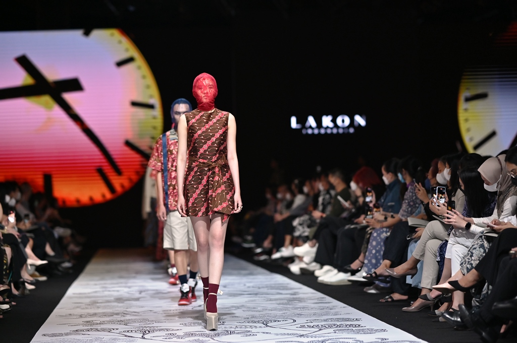 Rangkaian koleksi Lakon Indonesia dengan Batik Cahyo menutup manis JF3 2022 yang digelar selama lima hari. (Foto: JF3)