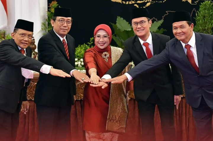 Jokowi Lantik 5 Anggota Dewan Kehormatan Penyelenggaraan Pemilu 2022-2027