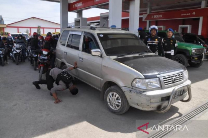 Polres Jayawijaya Sita 5 Kendaraan Bertangki Modifikasi Saat Antre BBM