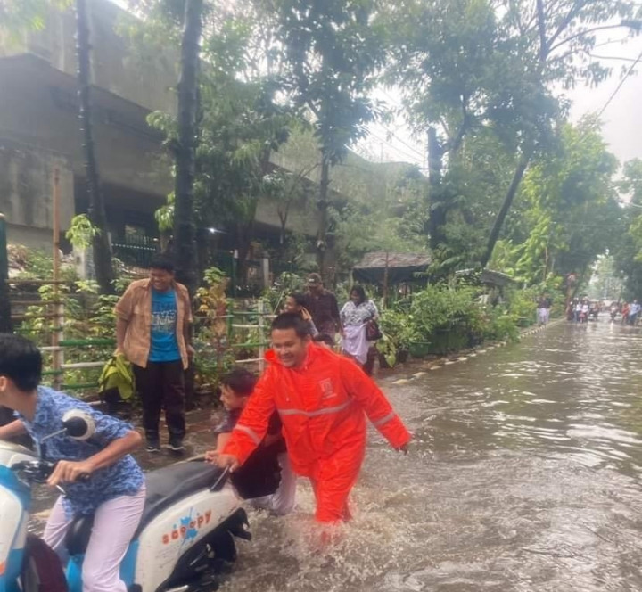 Sampah Faktor Utama Banjir di Jakpus