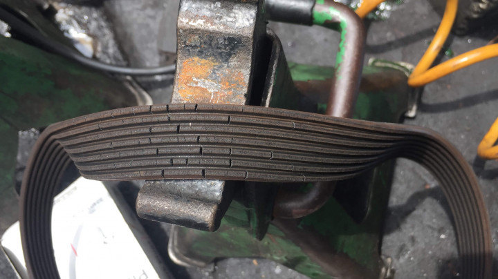 Tak Sempat ke Bengkel, Ini 4 Cara Mudah Mengatasi Fan Belt Mobil yang Rusak