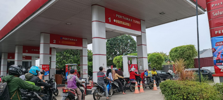 Begini Detik-detik Pria Hendak Bakar Pom Bensin di Cirebon