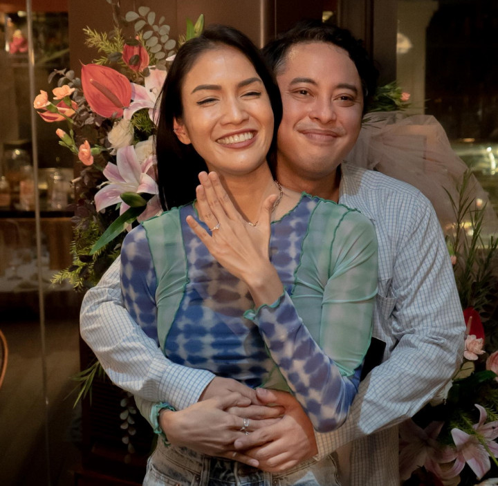 Aulia Sarah Menangis Dilamar Kekasih