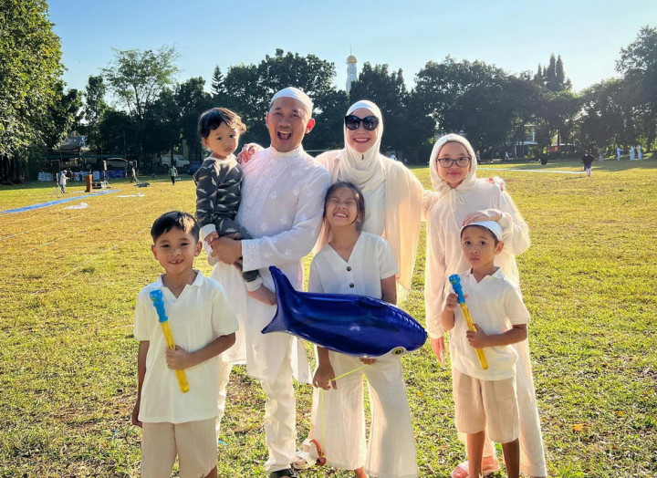 Hanung Bramantyo Jadikan Film Miracle in Cell No. 7 Kado Ultah Buat Zaskia Mecca