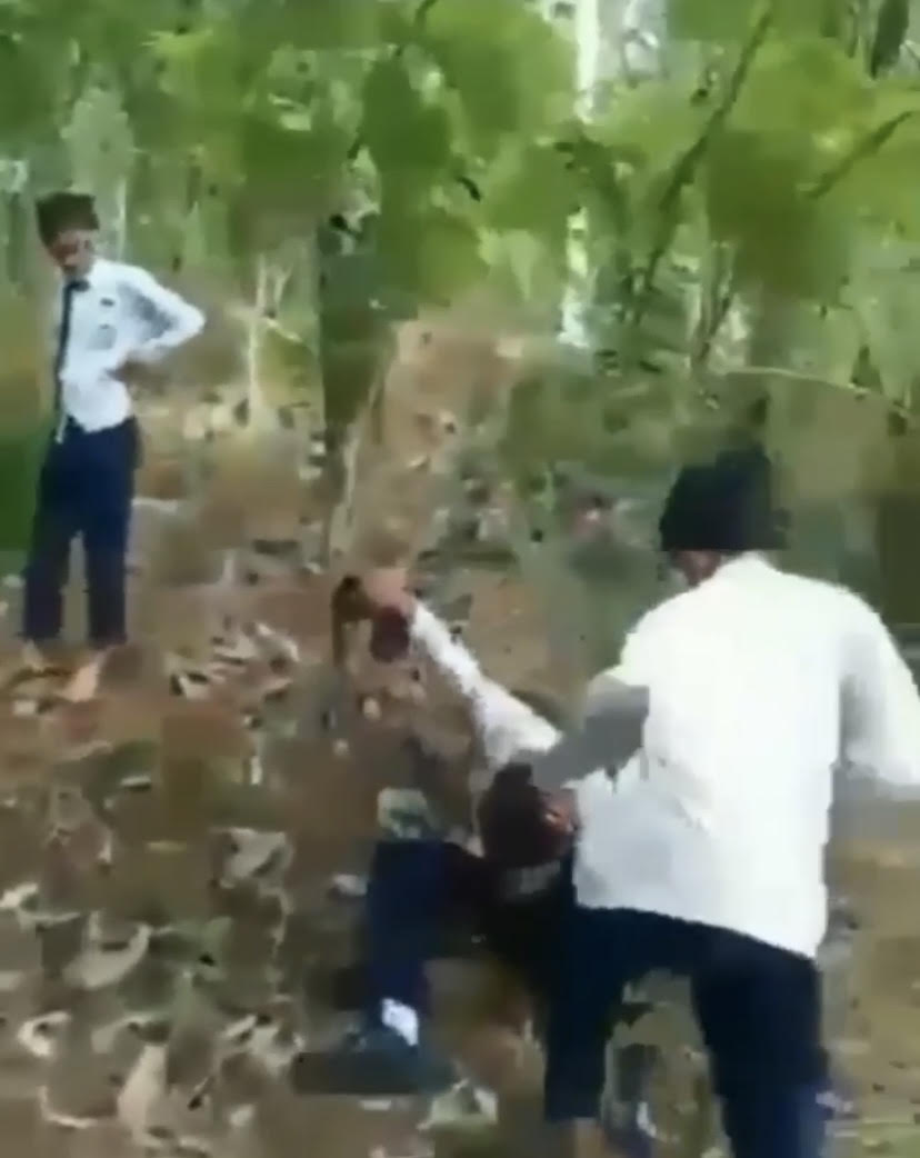 Tangakapan layar pengeroyokan siswa SMP di Empat Lawang Sumsel. Foto: Istimewa