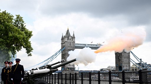 Salut Senjata Ditembakkan Sebanyak 96 Kali, Sesuai Umur Ratu Elizabeth II