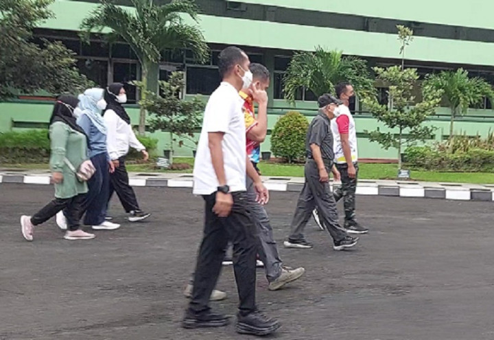 Gerimis Tak Setop Semangat Wapres Ma'ruf Jalan Sehat