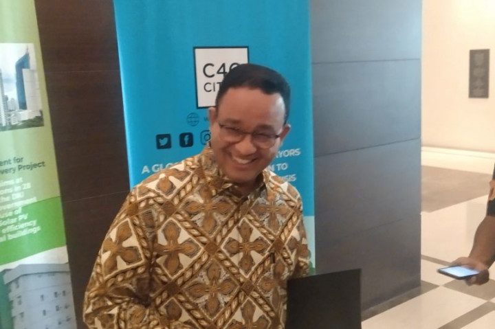 Anies Instruksikan Petugas Awasi Jalur Pejalan Kaki di Kota Tua