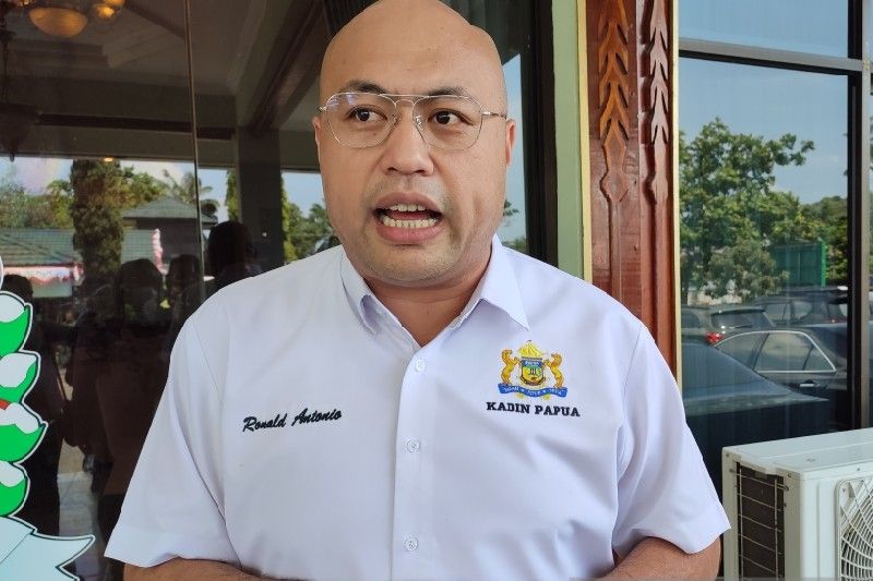  Ketua Kadin Papua, Ronald Antonio. ANTARA/Evarukdijati