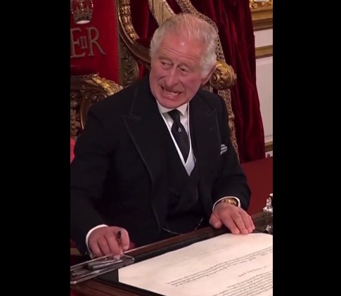 Viral Gestur Marah Raja Charles III Suruh Pelayan untuk Bersihkan Meja