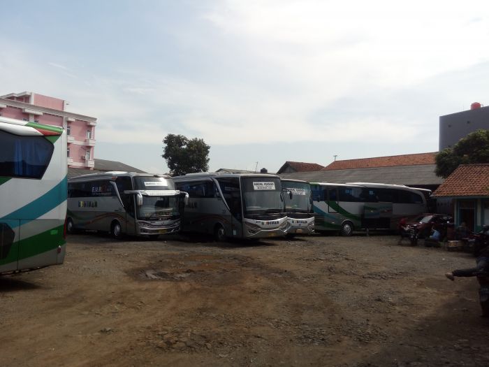 Tiket Bus Mahal Terdampak Harga BBM, Warga Pilih Naik Kereta Api