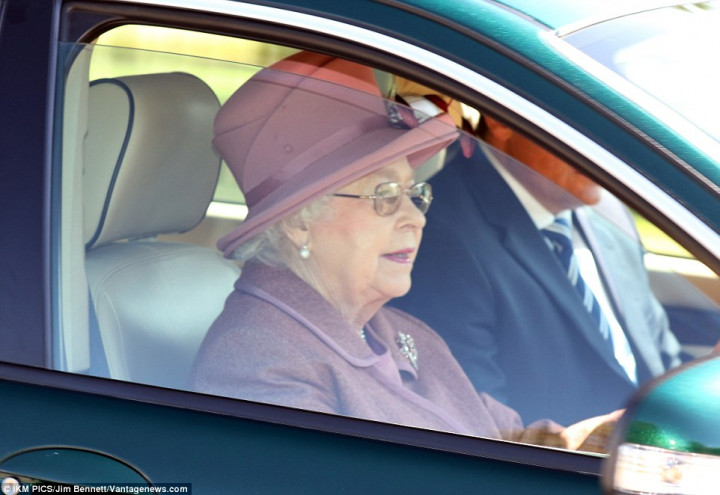 Intip Koleksi Mobil Langka Milik Ratu Elizabeth II