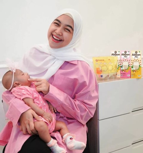 Ria Ricis bagi pengalamannya saat mengalami mastitis.  (Foto: Dok. Instagram Ricis/@riaricis1795)