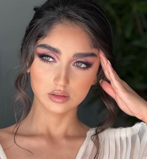 Pakai Sendok hingga Penjepit Bulu Mata, Ini Tren Eyeshadow Hacks yang Viral di Medsos