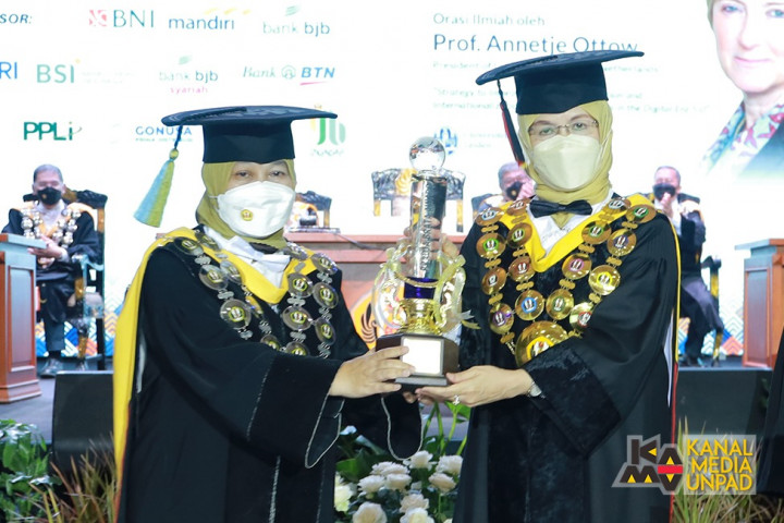 Lustrum XIII Unpad, Dosen hingga Mahasiswa Terima Penghargaan