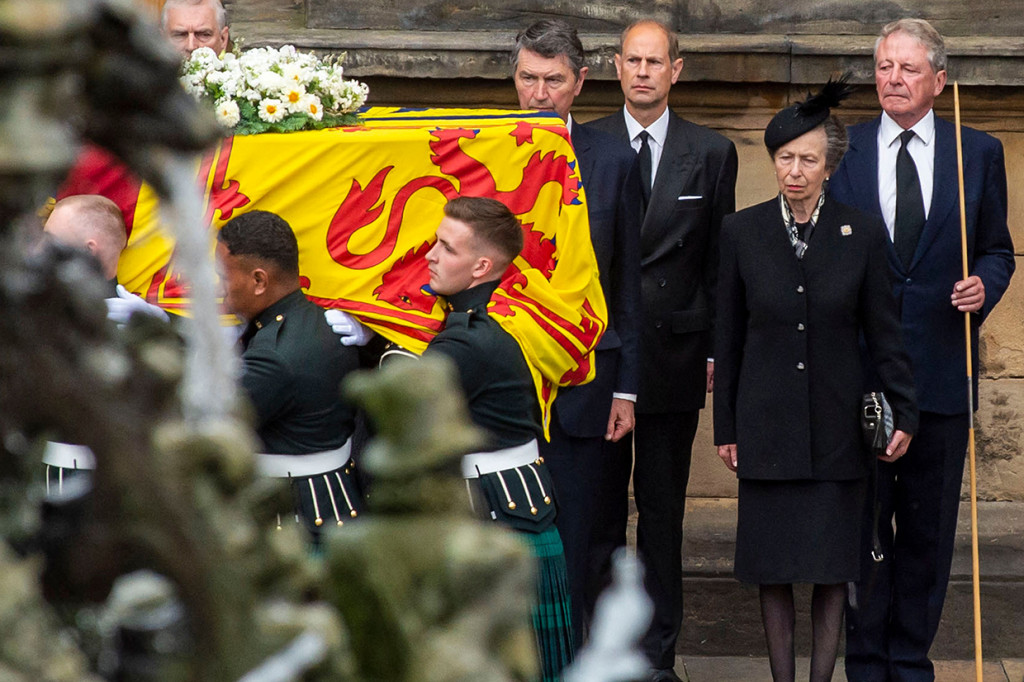Foto: Jenazah Ratu Elizabeth II Tiba di Istana Holyroodhouse