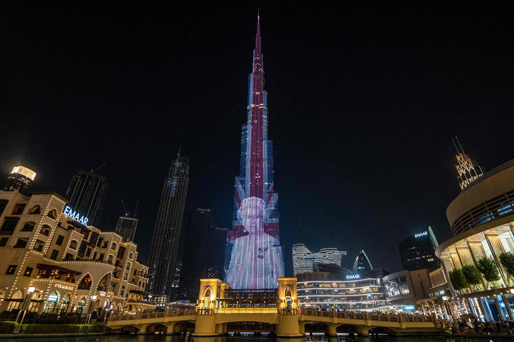 Potret Burj Khalifa Tampilkan Foto Ratu Elizabeth II