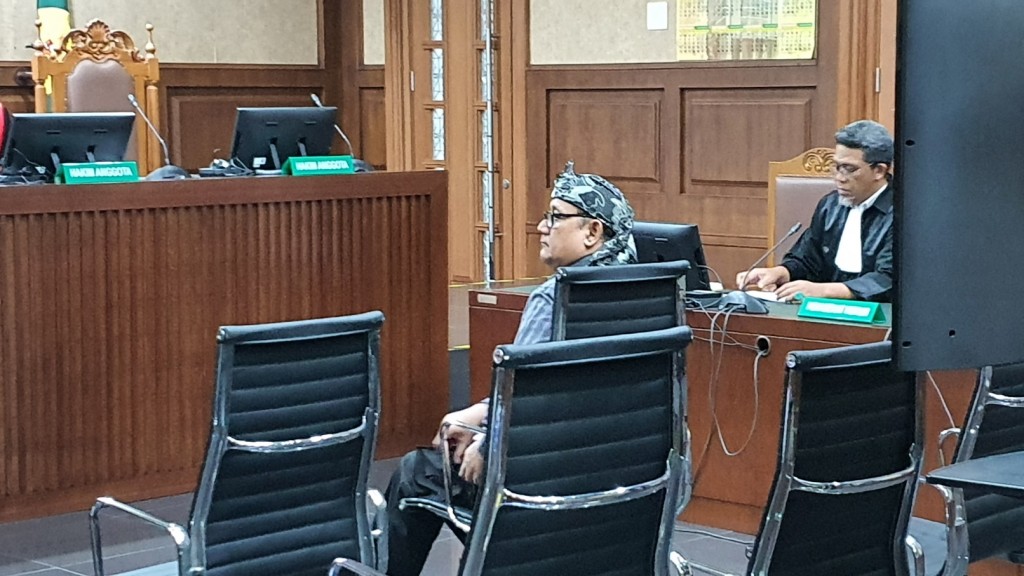 Edy Mulyadi menjalani sidang tuntutan kasus ujaran kebencian. Medcom.id/Fachri Audhia Hafiez