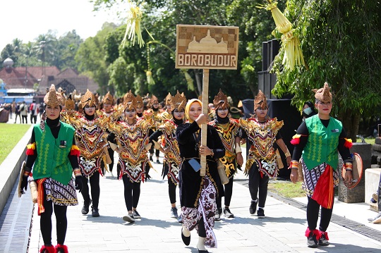 Ribuan Masyarakat Borobudur Meriahkan Kirab Budaya Hingga Rapat Raksasa di G20
