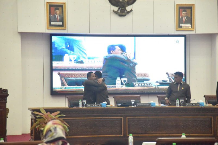 Ketua DPRD Lumajang Dibimbing Baca Pancasila Sebelum Lepas Jabatan