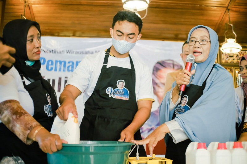 Warga Tulungagung Dilatih Ubah Limbah Kulit Pisang Jadi Produk Bernilai