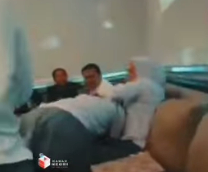 Viral Video Lurah Jatirangga Bekasi Karaoke Pakai Seragam SMA