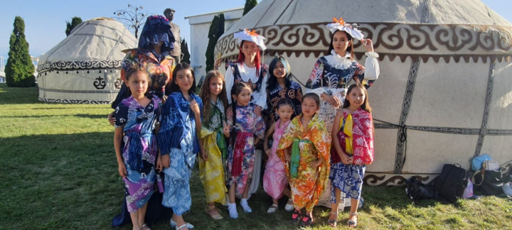 Desainer Cilik Berprestasi Akeyla Naraya Gandeng BenihBaik Bangun Kampung Batik Karawang