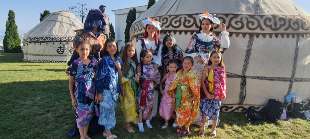 Akeyla Naraya Alyandin, dara cilik berusia 12 tahun telah meraih sukses go international dengan produk fashionnya (Foto:Dok.BenihBaik.com)