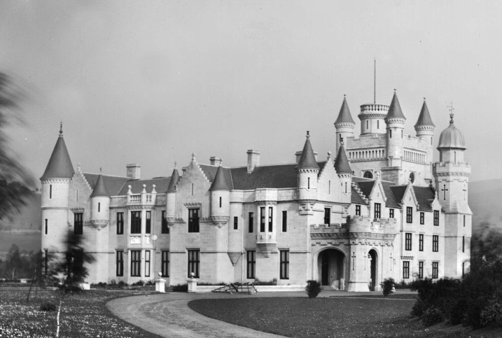 Arsitektur dan Interior Kastil Balmoral, Tempat 'Nongkrong' Favorit Ratu Elizabeth II