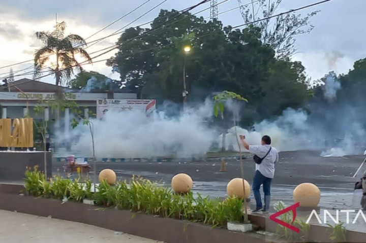 Tiga Demonstran di DPRD Bengkulu Ditangkap