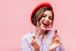 Pilih dan Ciptakan Gradasi Bibirmu dengan 5 Tipe Lip Tint Ini