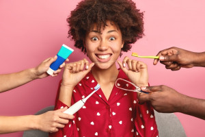Sebelum Berlubang, Cegah Plak Gigi dengan 6 Cara Mudah