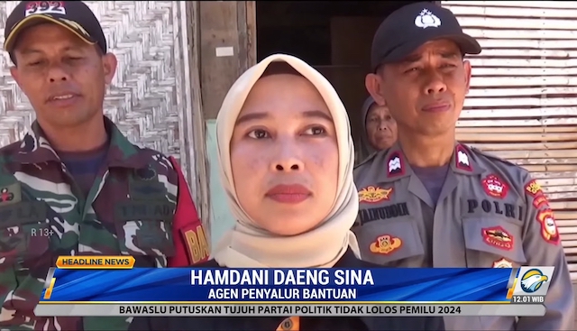 Petugas Datangi Rumah-rumah Warga Salurkan BLT BBM