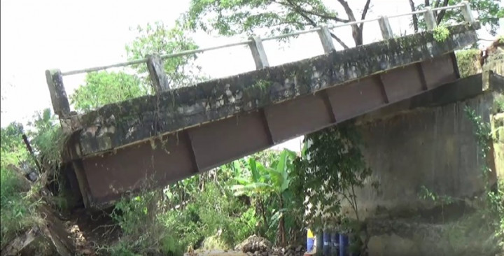 Jembatan Penghubung Kabupaten Cianjur dan Sukabumi Terputus