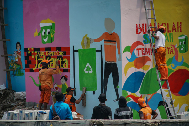 Warna-warni Mural Hiasi Revitalisasi Kampung Gembira Gembrong