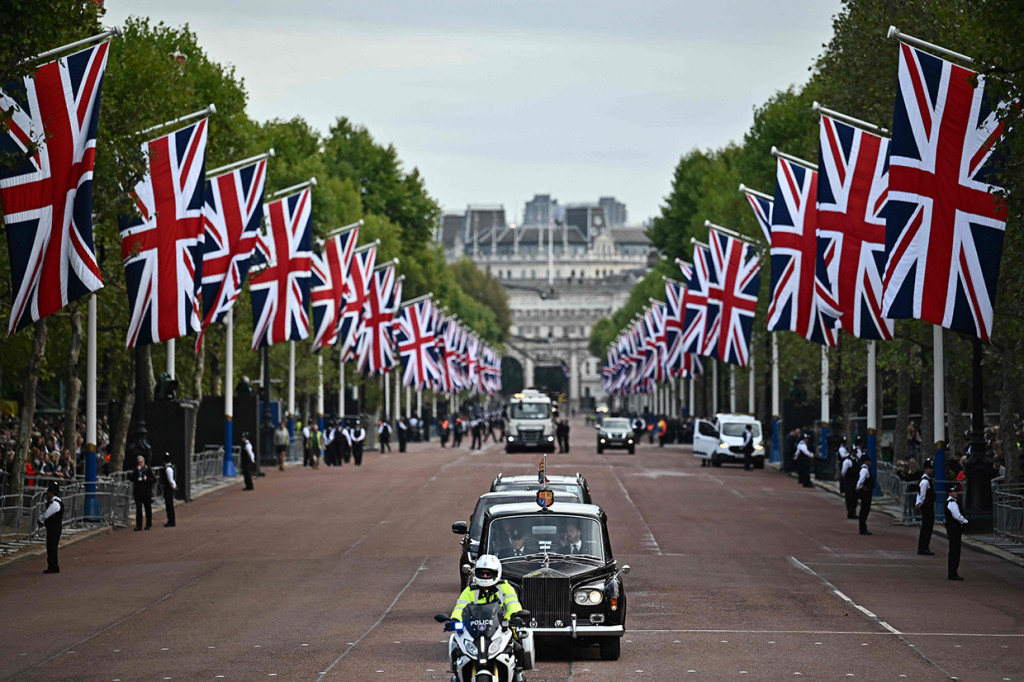 Momen Jenazah Ratu Elizabeth Dibawa ke Westminster Hall