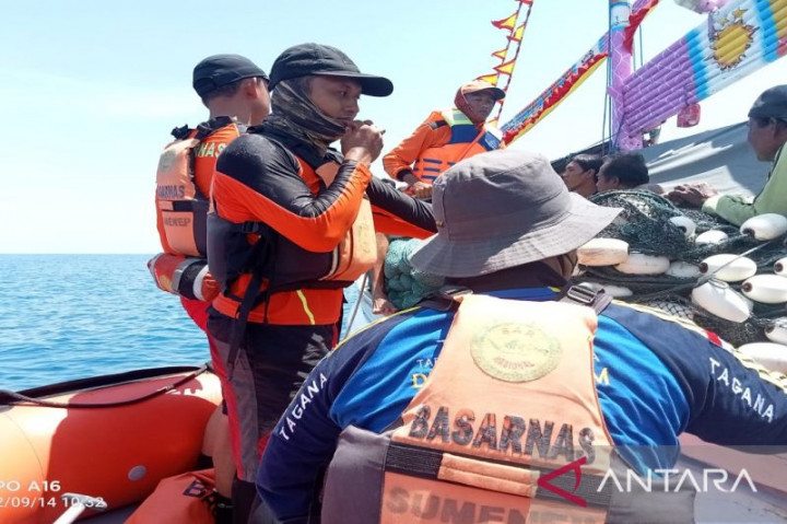 SAR Perluas Pencarian Penumpang Kapal Tercebur di Perairan Pamekasan SAR Perluas Pencarian Penumpang Kapal Tercebur di Perairan Pamekasan