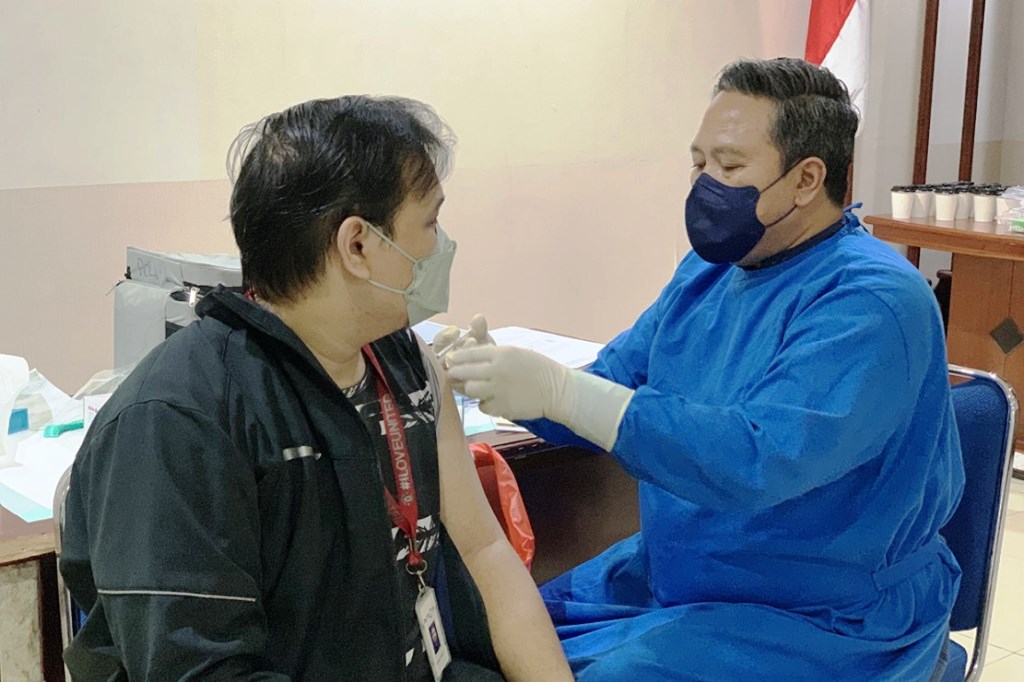 Program pemberian vaksin influenza yang dilakukan Media Group. (Foto: Khalishah Nuramalina/Medcom.id)