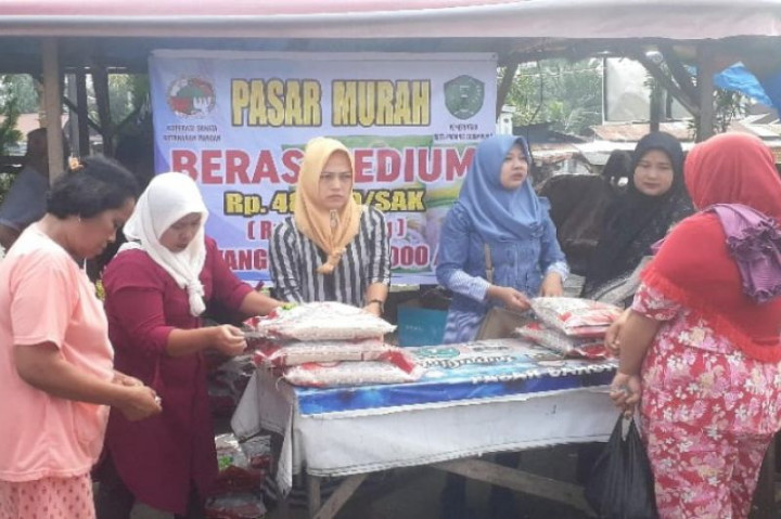 Kendalikan Harga Usai BBM Naik, Bulog Sumut Gelar Operasi Pasar
