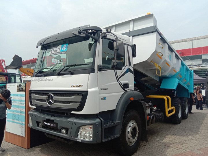 Daimler Sediakan Truk Area Pertambangan dan Konstruksi