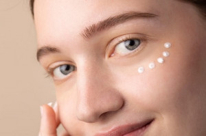 4 Bahan Aktif dalam Skincare untuk Mengatasi Puffy Eyes