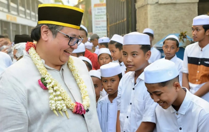 Kunjungan Airlangga ke Pesantren Dinilai untuk Jaga Basis Konstituen di Jatim Kunjungan Airlangga ke Pesantren Dinilai untuk Jaga Basis Konstituen di Jatim
