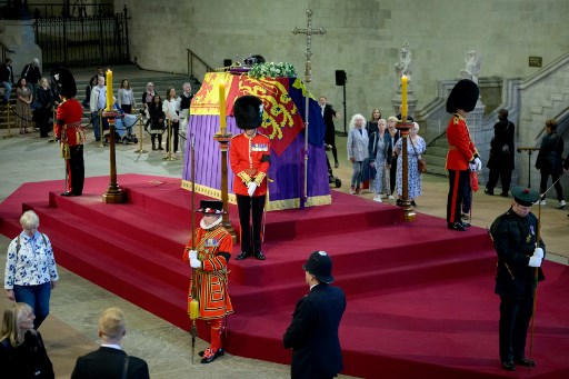 Bukan Main! Cuma Biden Boleh Bawa Mobil Sendiri ke Pemakaman Ratu Elizabeth