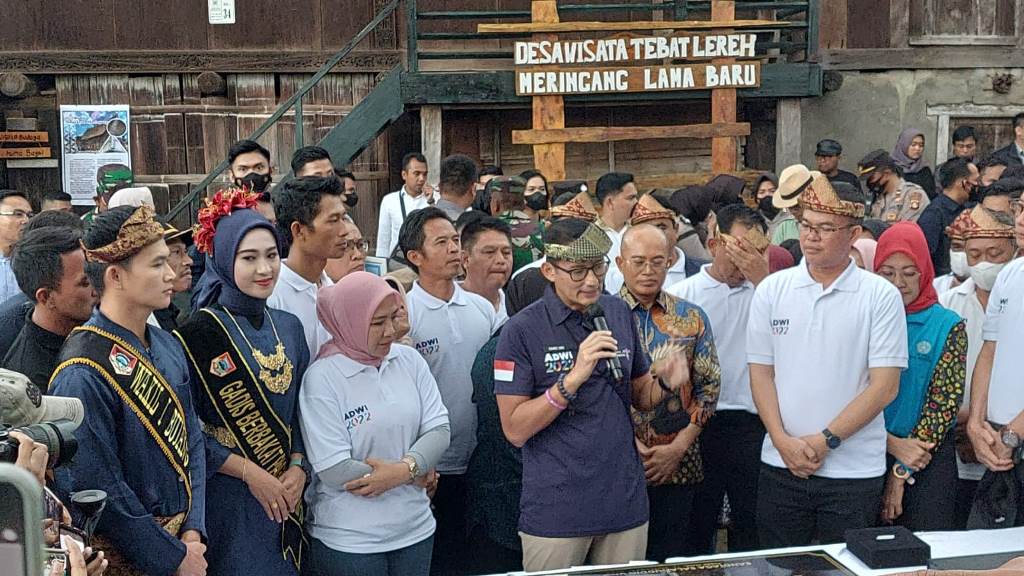 Menparekraf Sandiaga Uno di Desa Wisata Tebat Lereh Meringang. (Foto: Ist)