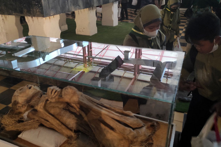 Antusiasme Pelajar Karanganyar Menyaksikan Pameran Kampung Purba