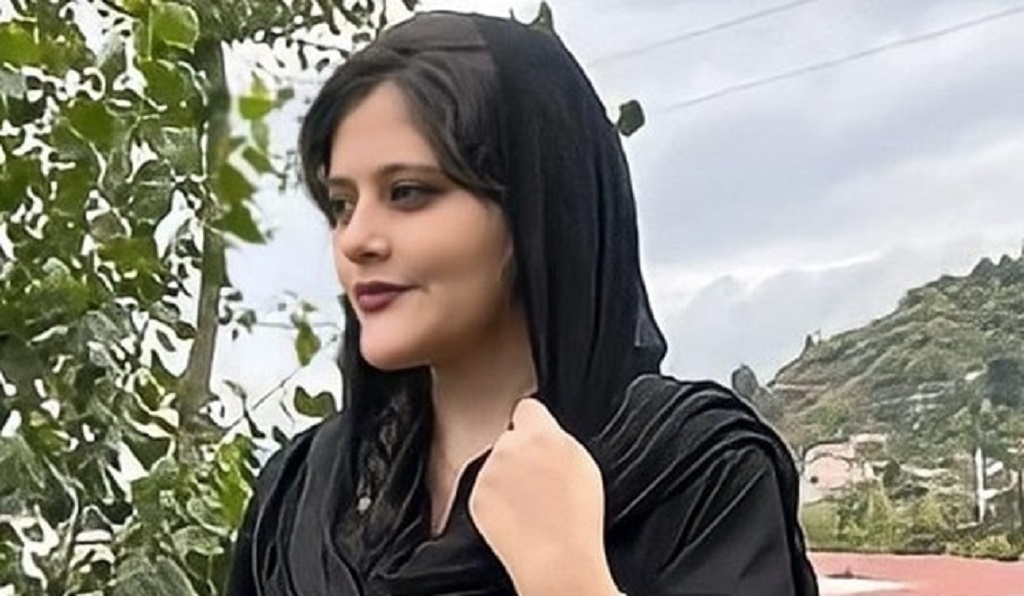 Mahsa Amini ditangkap polisi moral Iran saat sedang mengunjungi Teheran bersama keluarganya. (Twitter / Eastern Eye)