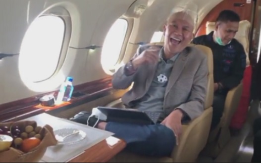 Ketua Banggar DPR Said Abdullah Merokok di Jet Pribadi Viral, Netizen: Pengusul Penghapusan Listrik 450 VA Mantab!